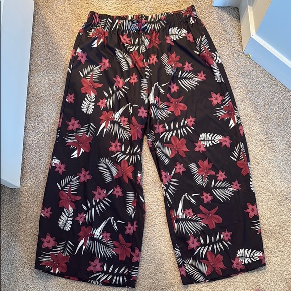 Black and Pink Wide Leg Pants with Tropical Print - Picture 4 of 4